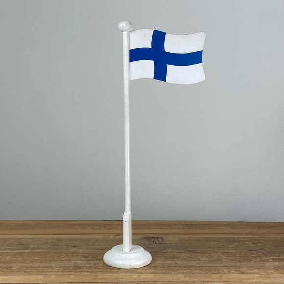 Vintage Wooden Table Flag Display Flag Pole - Finland Finnish White & Blue - Picture 1 of 10